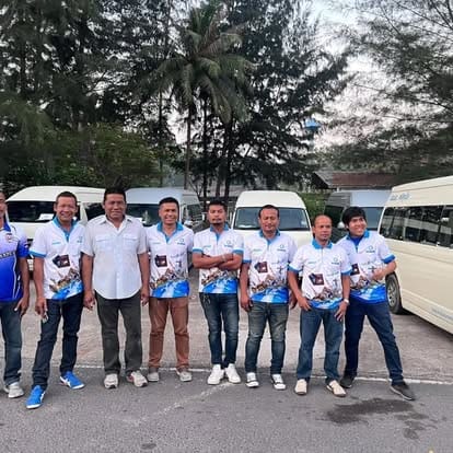 The Samui Visa Run team and our minivans